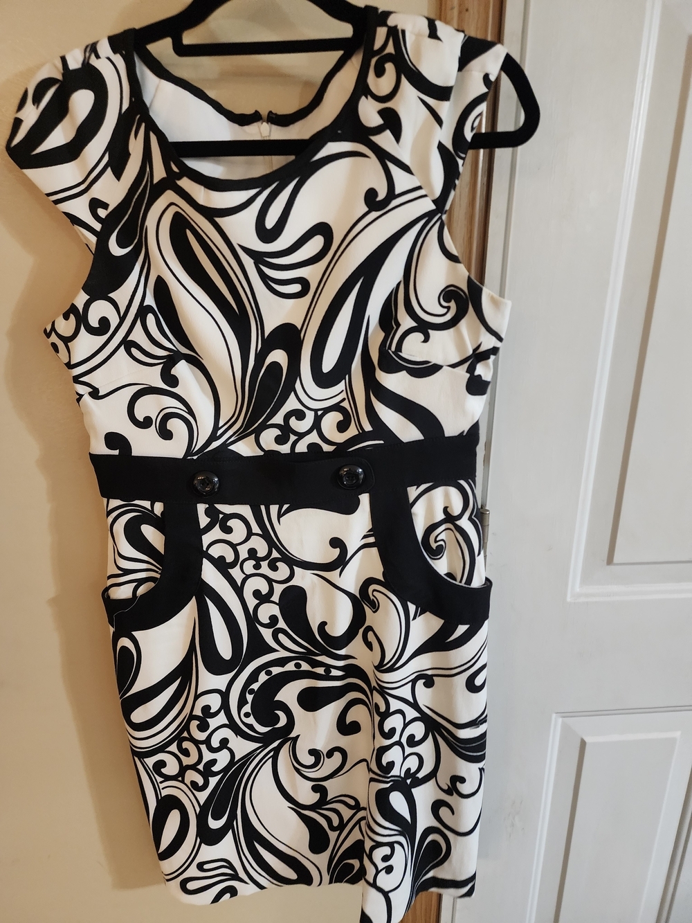 Scarlett Nite Black & White Patterned Cap-Sleeve Mini Dress Sz 10